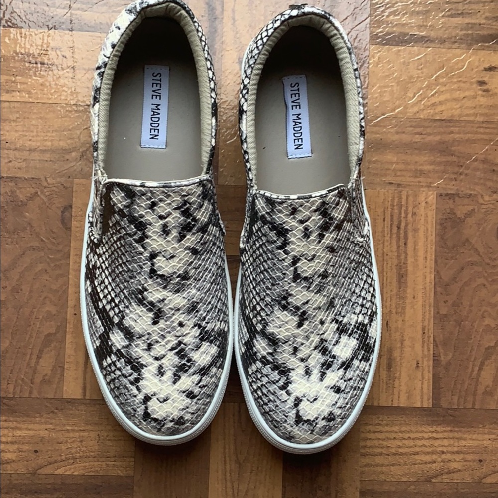 Steve Madden Snakeskin Gills